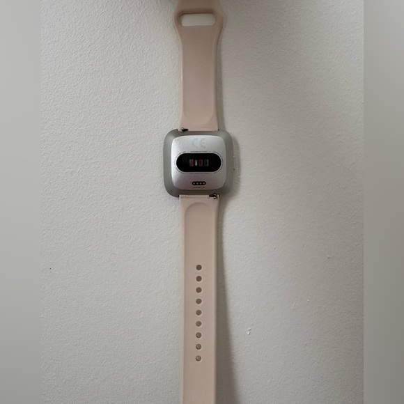 Fitbit Versa Lite - Picture 2 of 5